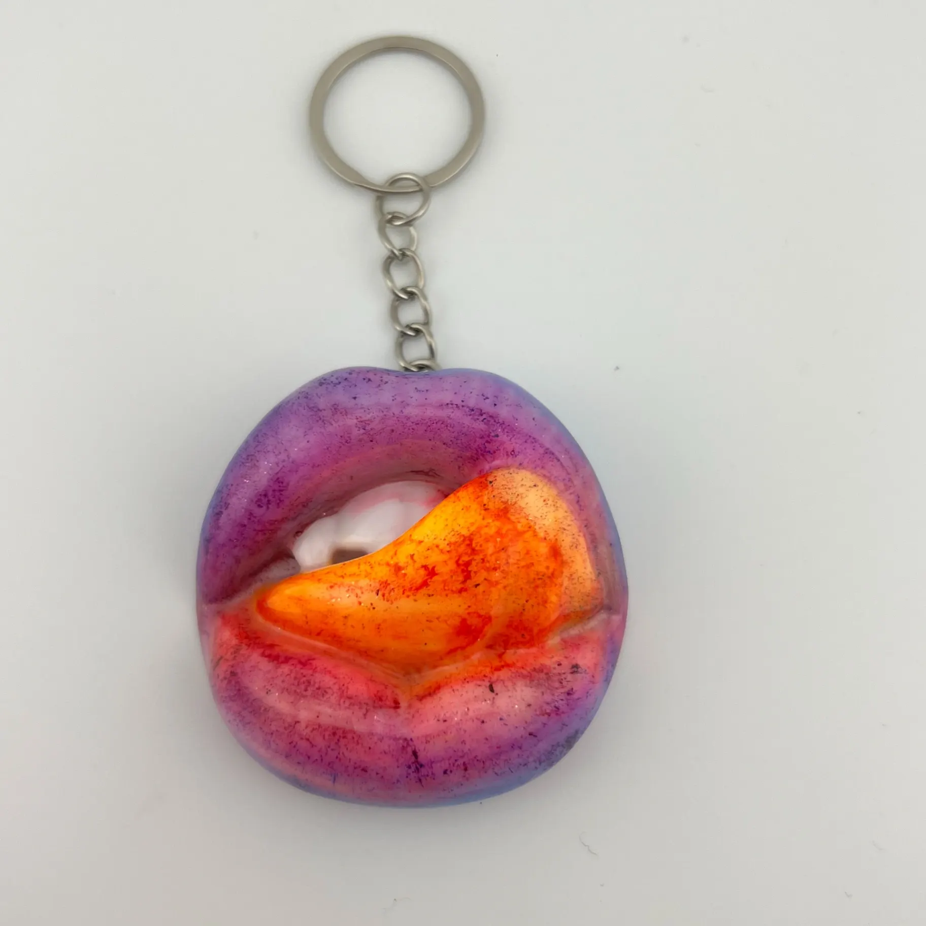 Přívěsek, pryskyřice, pusinka, neonka, jazyk