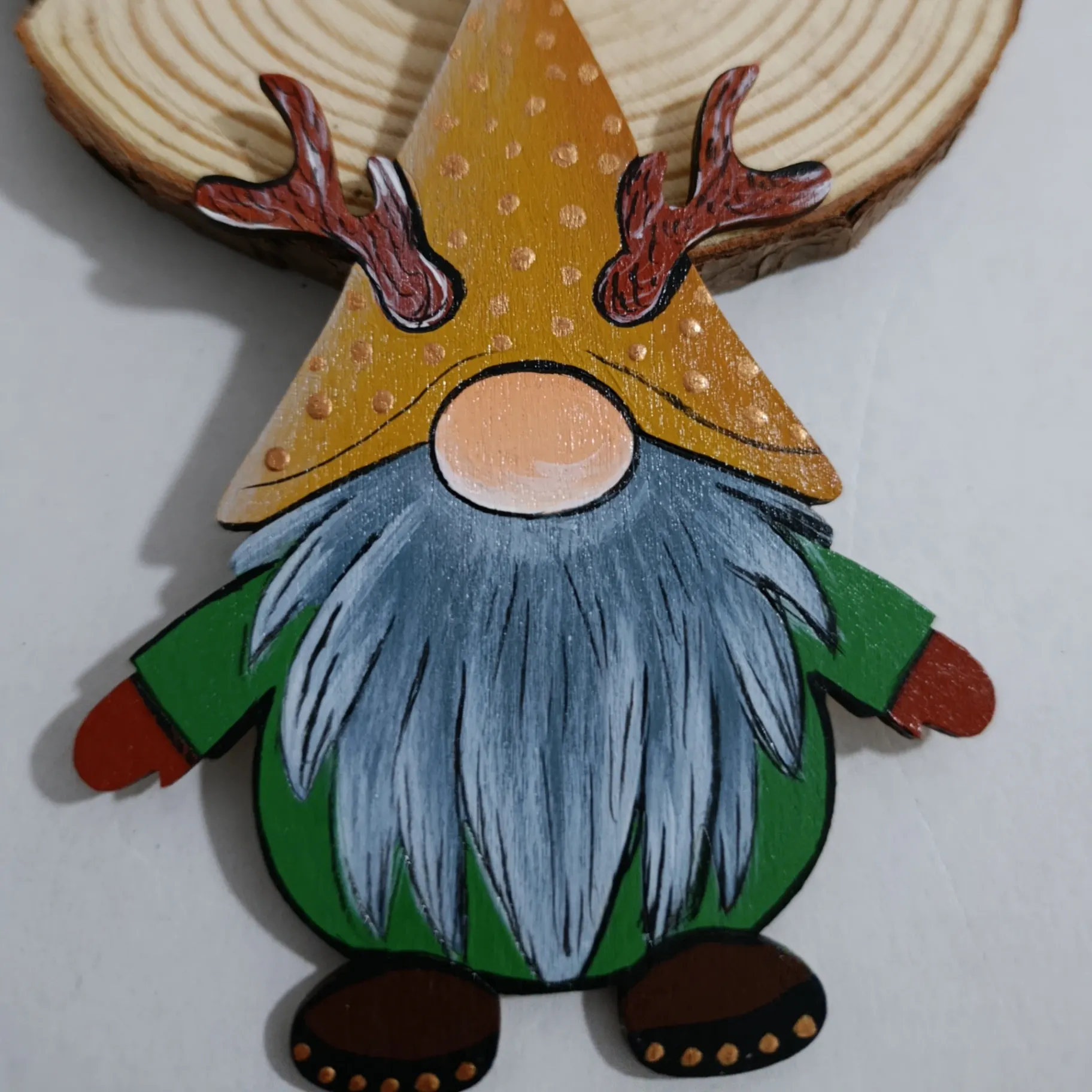 Ručně malovaný trpaslík – dekorace z překližky 1