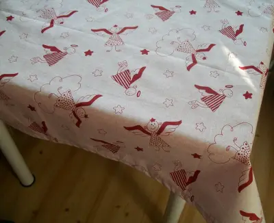 BORDÓ ANDĚLÍČCI - UBRUS